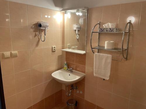 Bathroom, Hotel Majovey in Zilina