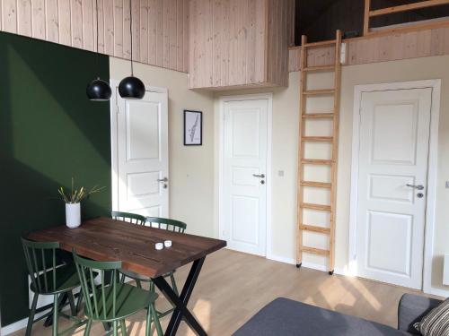 2 bedrooms, 4 beds