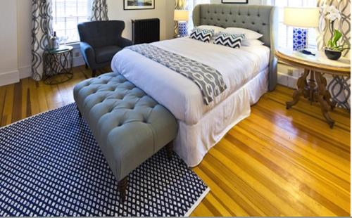 Lindsey Hotel