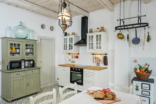 Cocina, Erdős Vendégház Pécsely (Erdos Vendeghaz Pecsely) in Szekesfehervar City Center