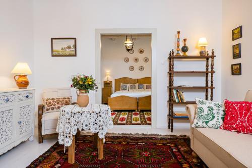 2 bedrooms, 3 beds