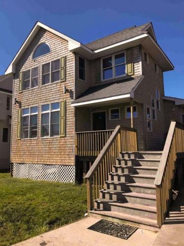 Large group friendly beach house steps from village and ocean