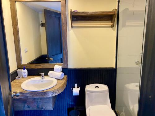 Deluxe Double Room with Balcony image 4