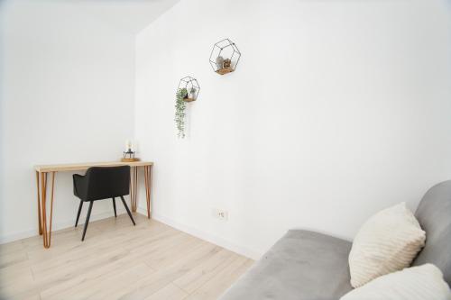 Monochrome Style Central Apartment