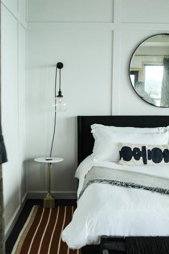 Bowline Hotel - Tap to explore photos