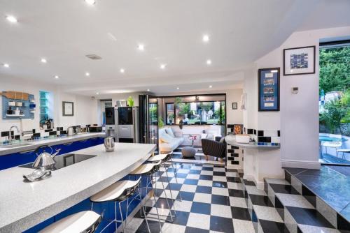 Grand & Unique 6BR Property in Great Location gîte à louer Ecclesall