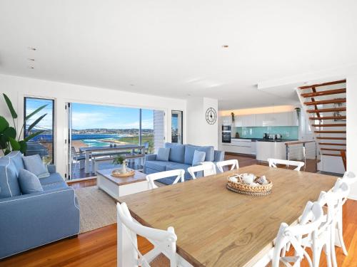 Elegant Sea-facing Home with Fantastic Views
