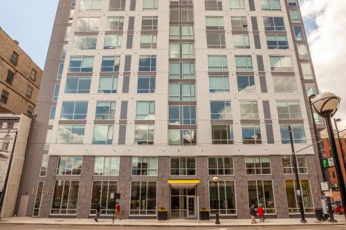 Frontdesk I The Blonde Apts Downtown Cincinnati - main image