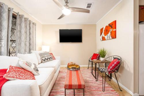Heirs Living - Homely Hospitals Pets OK 55 Inches 4K TV King Bed