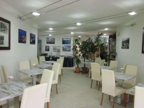 Hotel Villa Smeraldo - image 3