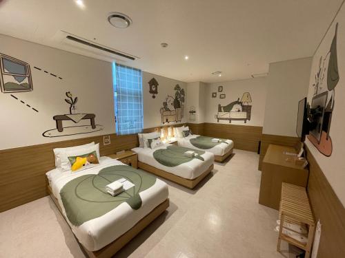 room detail thumbnail 1