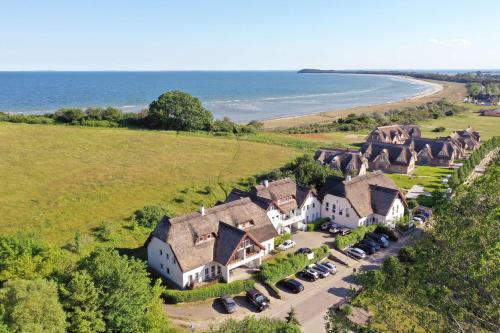 strandnahe Ferienwohnung mit eigener Terrasse - Strandhaus Mönchgut FeWo 02