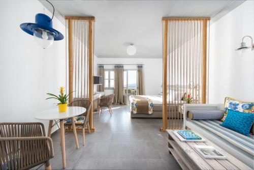 Caldera's Dolphin Suites - image 9