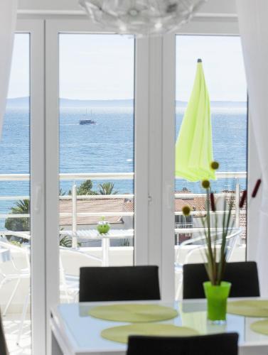 Two-Bedroom Apartment with Balcony and Sea View image 9