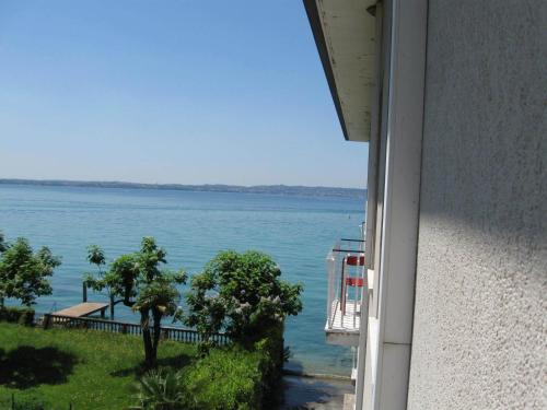 Double Room with Partial Lake View image 7