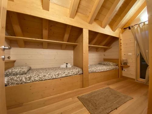 1 queen bed, 2 twin beds, 1 sofa bed