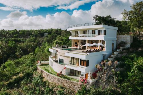 NEW! 5 Bedrooms with amazing Ocean and Mount Agung view in Nusa Penida