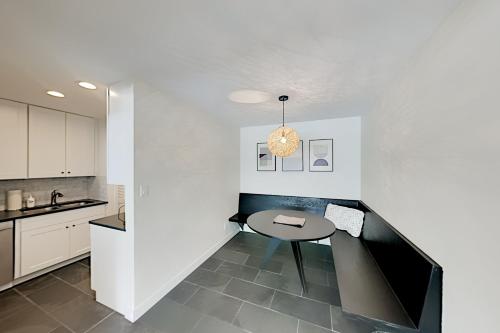 Walk to Resort - Mountain Views at Claimjumper condo - image 5