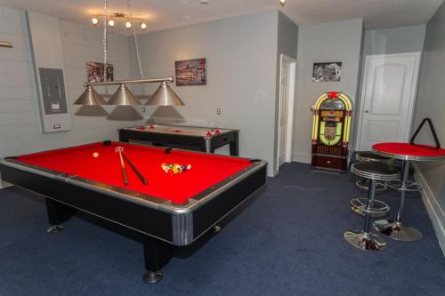 Endless Summer - 5 bedroom home with a private pool & spa game room and great location - main image