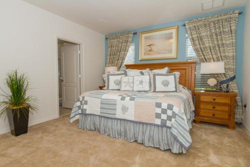 Endless Summer - 5 bedroom home with a private pool & spa game room and great location - image 12