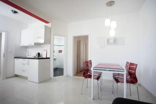 One-Bedroom Apartment with Balcony and Sea View image 5