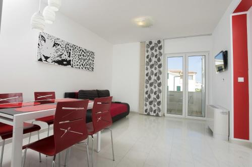 One-Bedroom Apartment with Balcony and Sea View image 6