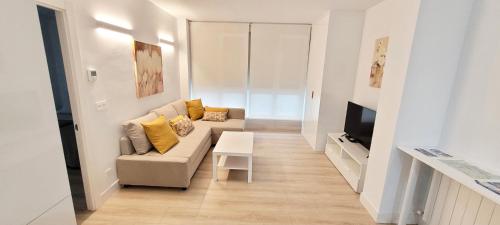 Cozy White Home in Getxo, Getxo
