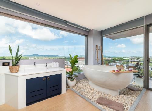 room detail thumbnail 2