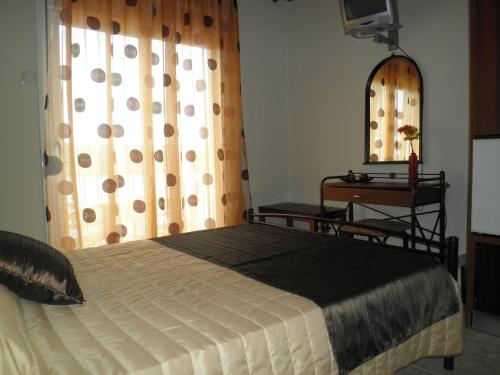 Double or Twin Room with Sea View image 4