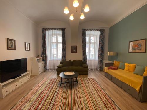 Urban City Apartment - image 2