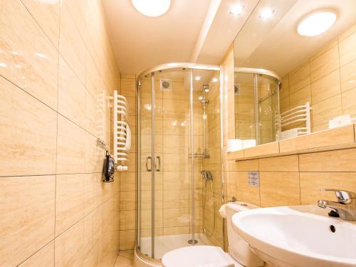 Double or Twin Room image 9