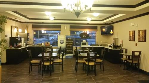 Atria Inn & Suites detail