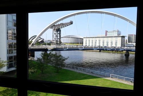 ArcView - SEC Hydro Two Bed Flat With Free parking and Great View, Glasgow