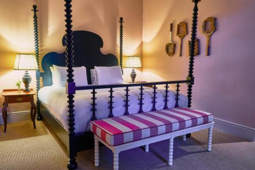 Mitre Hotel - image 2