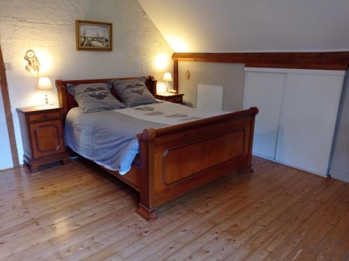 chambre campagnarde du gres rouge de BEAUVAL