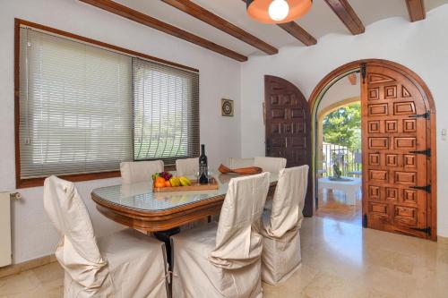 Villa Margarita - A Tranquil Oasis with Large Private Pool in อัดซูเบีย