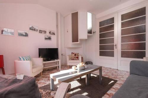 Spacious and Cozy 3 BR Apartment in Downtown Sofia