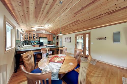 Exceptional Vacation Home in Guerneville home - image 5
