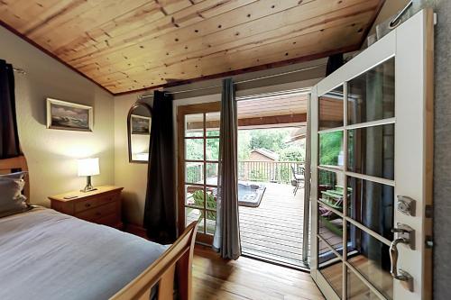 Exceptional Vacation Home in Guerneville home - image 9