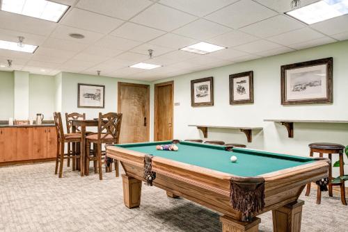 Mountainside Dream - Heated Garage - Heated Pool townhouse - main image