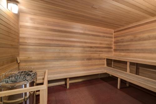 Mountainside Dream - Heated Garage - Heated Pool townhouse - image 2