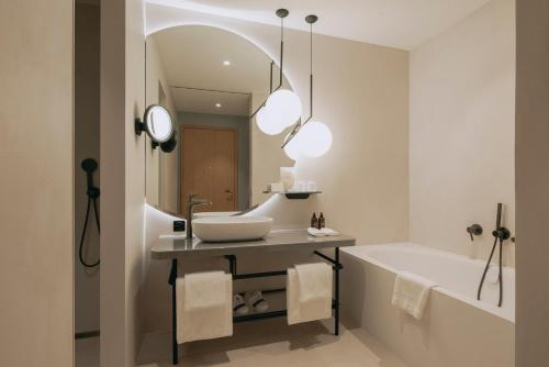 room detail thumbnail 2