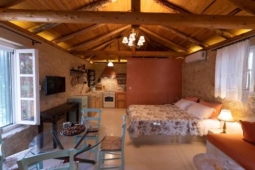 Dionysos village house gîte à louer Órmos Máratho