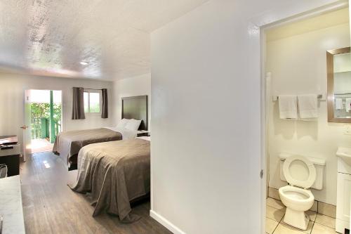 Westbrook Inn Lake George