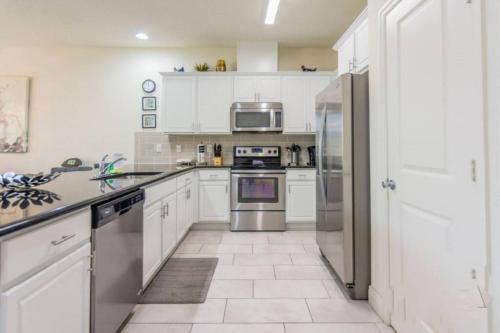 Charming Four Bedrooms Townhome with Hot Tub at Compass Bay Resort (3213) - image 3