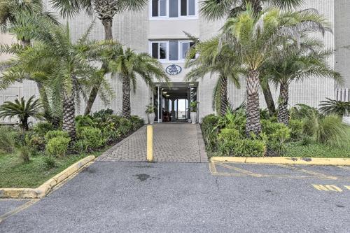 Happy Cows Studio on the Beach Condo with Pool! - image 13