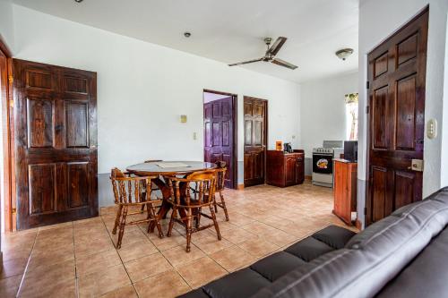 Facilities, Hotel El Rancho in Damas