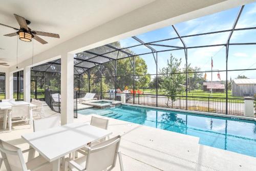 15BR Mansion - Family Resort - Private Pool Hot Tub and Games! - image 7