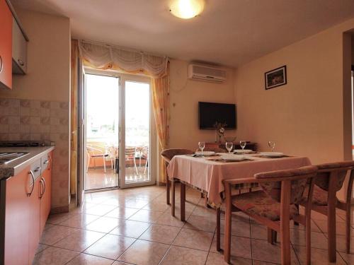 Two-Bedroom Apartment with Terrace image 7