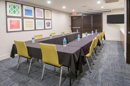 홀리데이 인 익스프레스 & 스위트 플라노 웨스트 - 프리스코 바이 IHG - 회의실/연회장